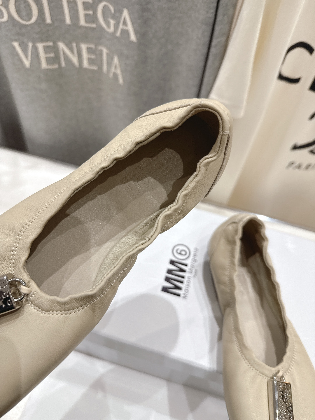 高版本出厂 MM6马吉拉2026ss春夏新品最近超级🔥的一脚蹬懒人鞋平底鞋芭蕾舞鞋舒适度不用说 肯定会很