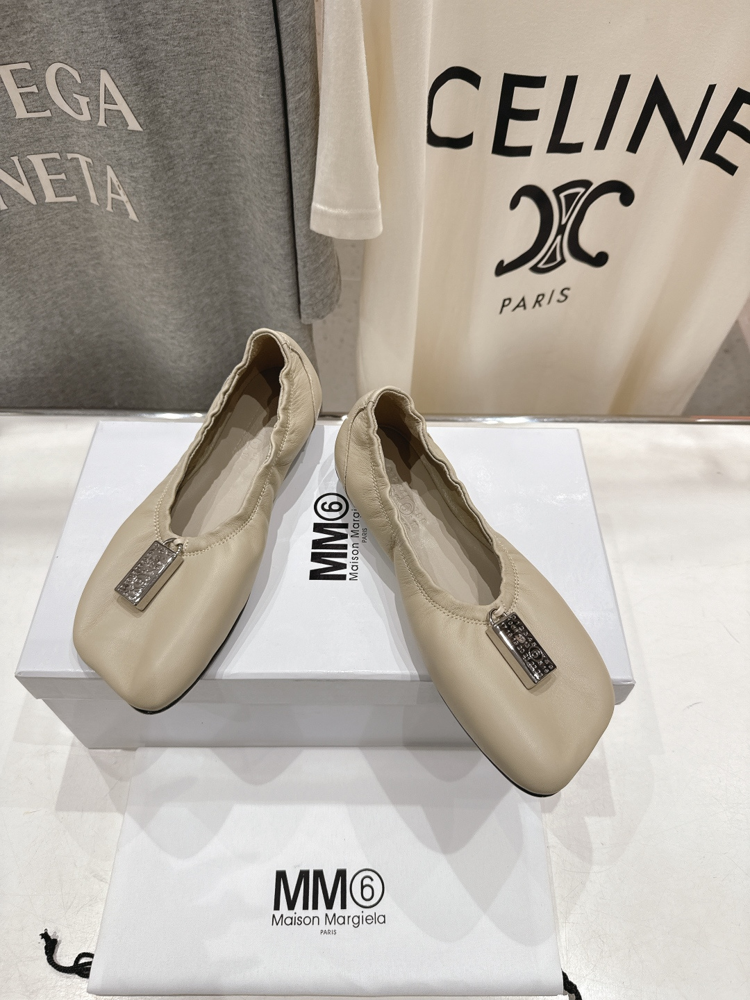 高版本出厂 MM6马吉拉2026ss春夏新品最近超级🔥的一脚蹬懒人鞋平底鞋芭蕾舞鞋舒适度不用说 肯定会很