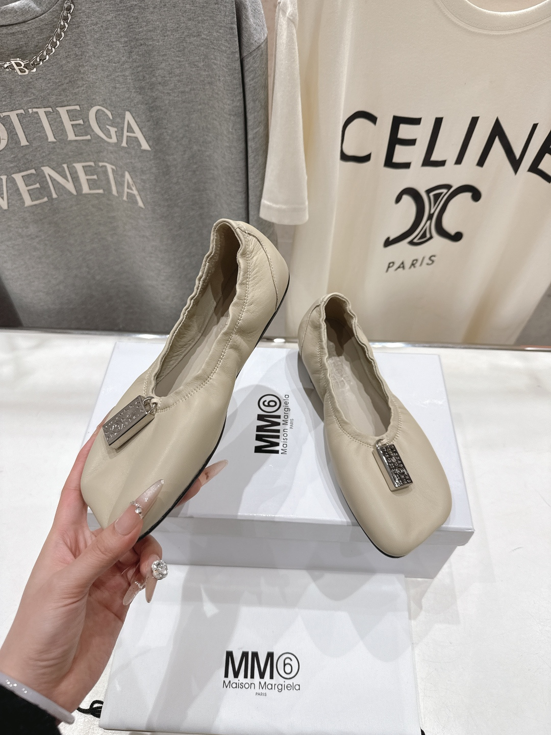 高版本出厂 MM6马吉拉2026ss春夏新品最近超级🔥的一脚蹬懒人鞋平底鞋芭蕾舞鞋舒适度不用说 肯定会很