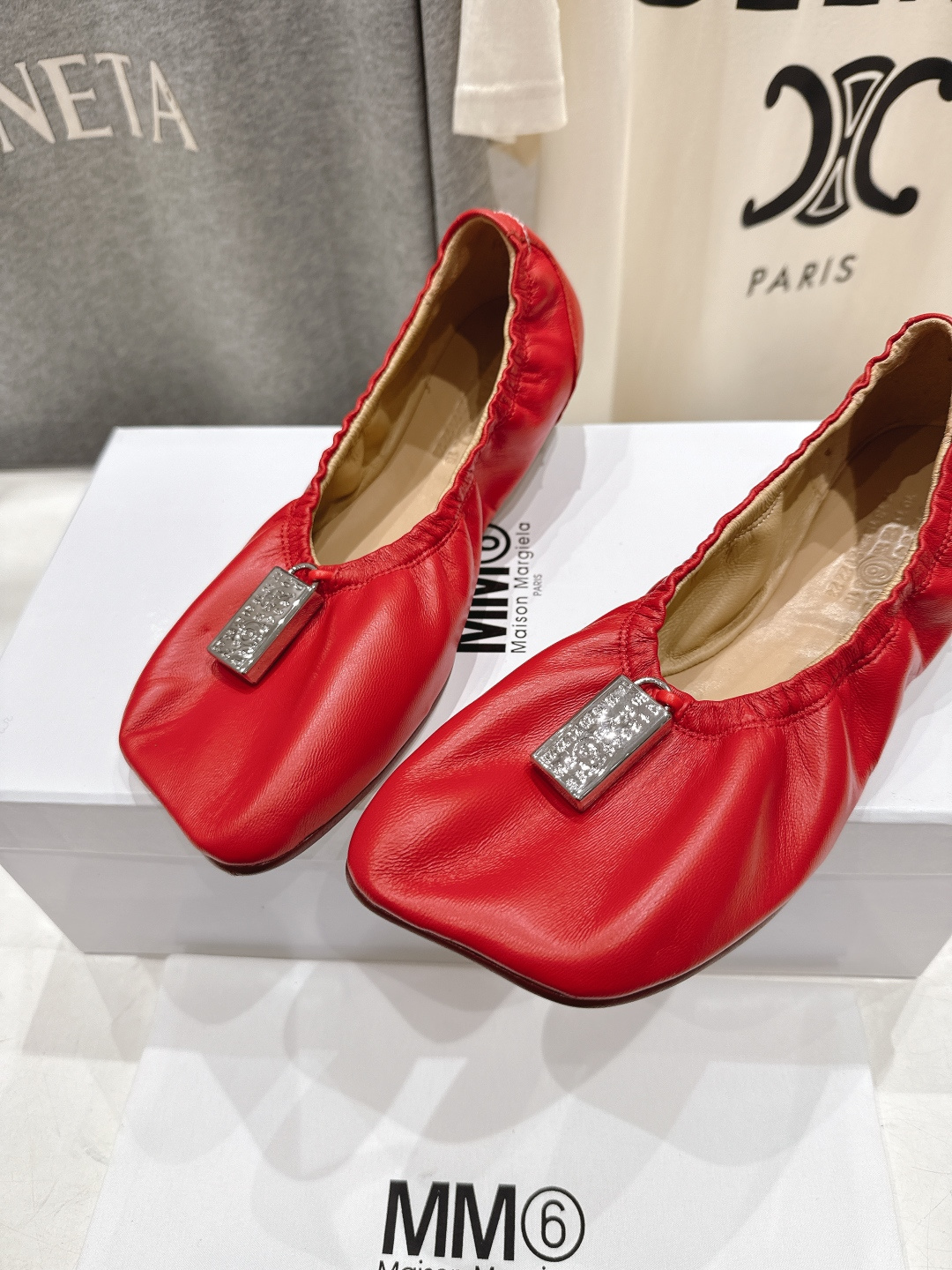 高版本出厂 MM6马吉拉2026ss春夏新品最近超级🔥的一脚蹬懒人鞋平底鞋芭蕾舞鞋舒适度不用说 肯定会很