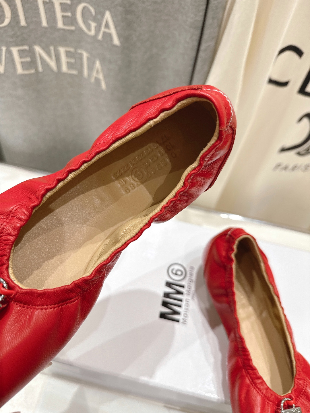 高版本出厂 MM6马吉拉2026ss春夏新品最近超级🔥的一脚蹬懒人鞋平底鞋芭蕾舞鞋舒适度不用说 肯定会很