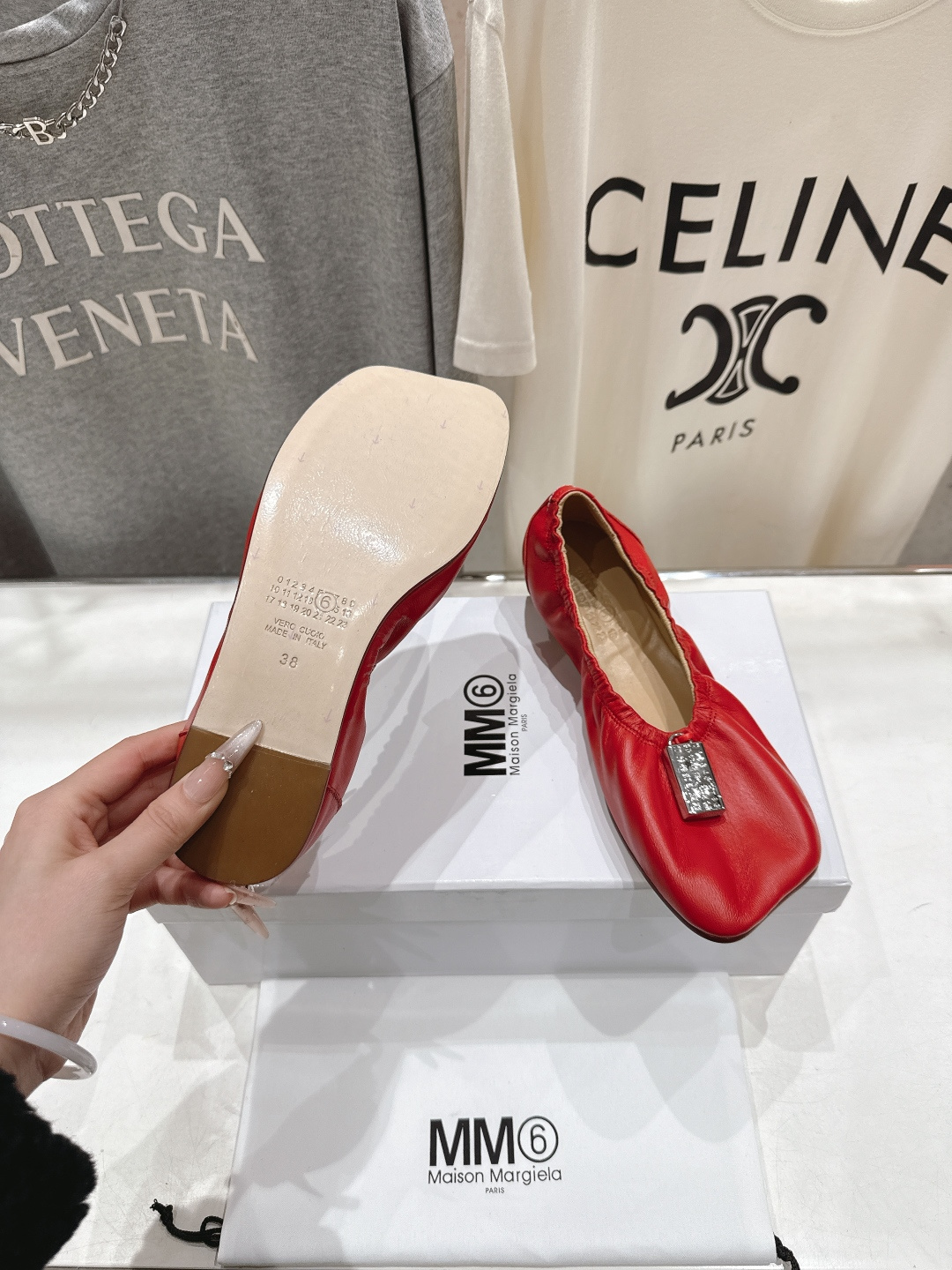 高版本出厂 MM6马吉拉2026ss春夏新品最近超级🔥的一脚蹬懒人鞋平底鞋芭蕾舞鞋舒适度不用说 肯定会很