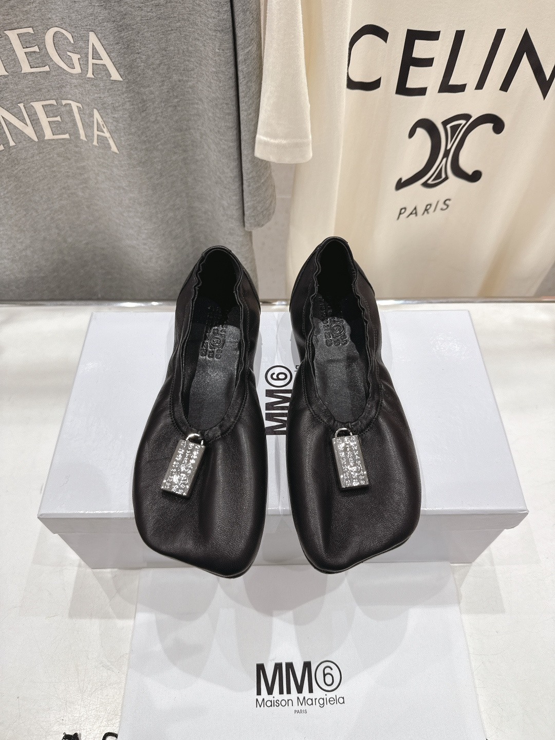 高版本出厂 MM6马吉拉2026ss春夏新品最近超级🔥的一脚蹬懒人鞋平底鞋芭蕾舞鞋舒适度不用说 肯定会很