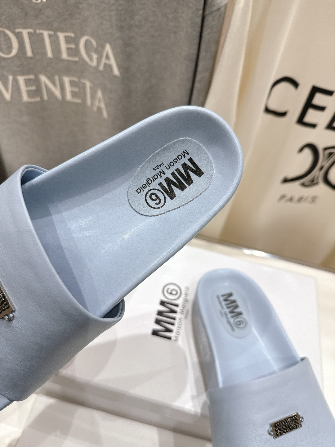 高版本出厂 Maison Marginal* MM6马吉拉26夏日新款平底沙滩拖鞋极简的设计风格 饰有品