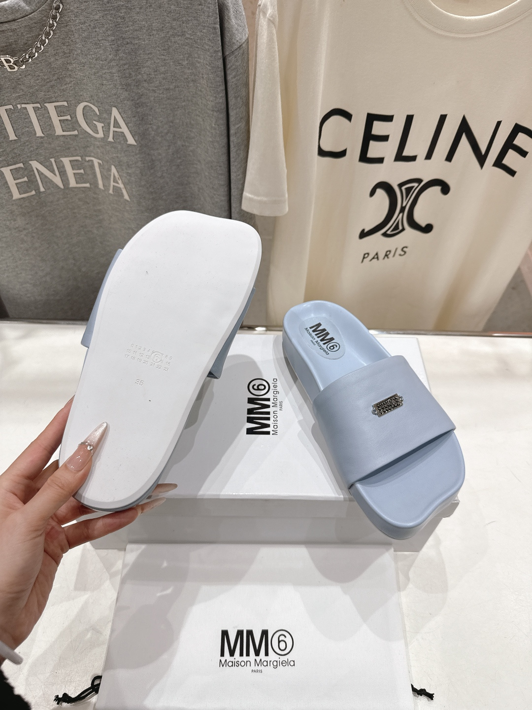 高版本出厂 Maison Marginal* MM6马吉拉26夏日新款平底沙滩拖鞋极简的设计风格 饰有品