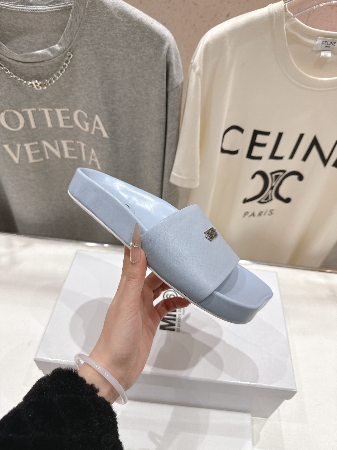 高版本出厂 Maison Marginal* MM6马吉拉26夏日新款平底沙滩拖鞋极简的设计风格 饰有品