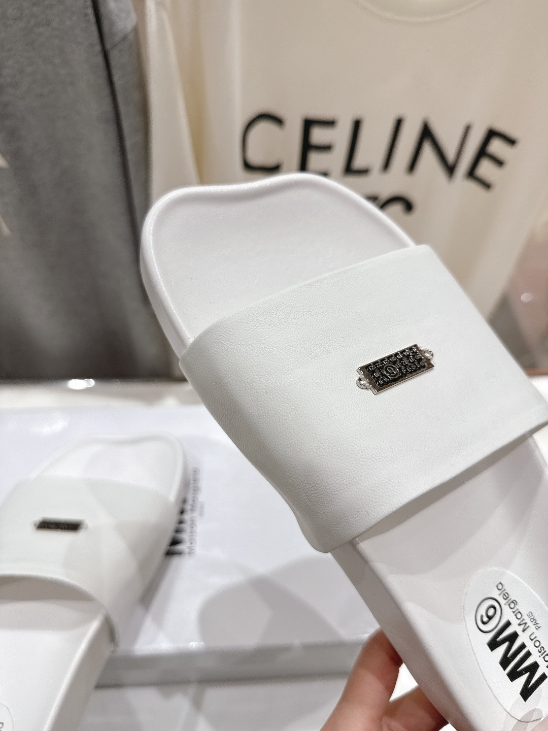 高版本出厂 Maison Marginal* MM6马吉拉26夏日新款平底沙滩拖鞋极简的设计风格 饰有品