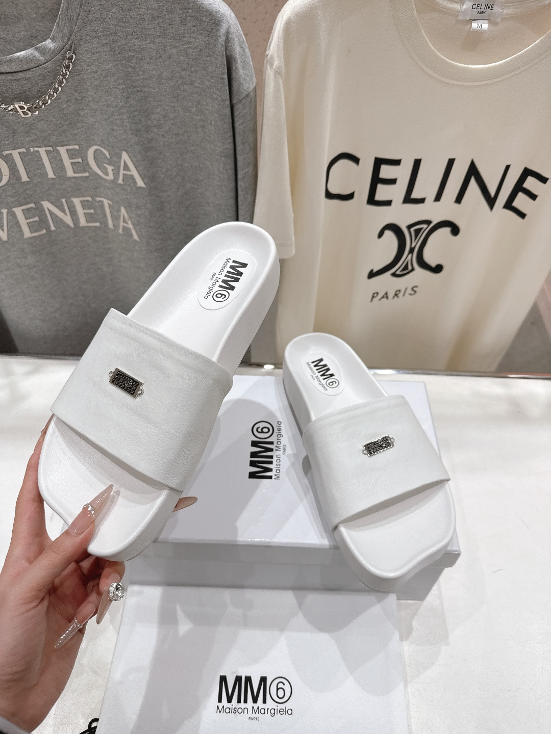 高版本出厂 Maison Marginal* MM6马吉拉26夏日新款平底沙滩拖鞋极简的设计风格 饰有品