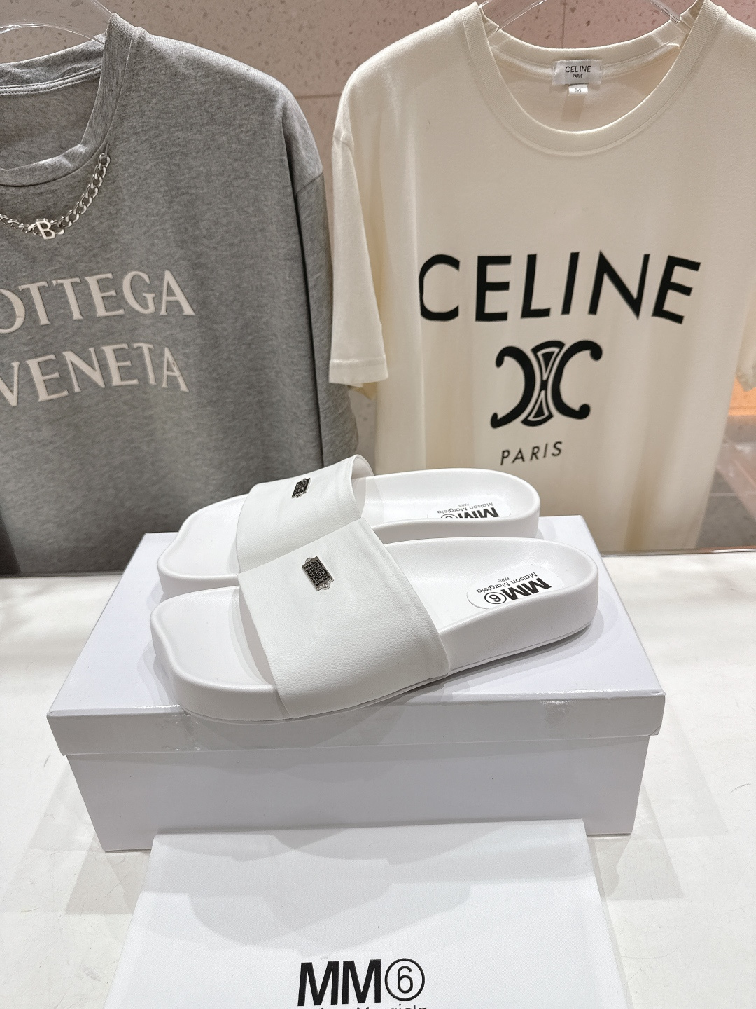 高版本出厂 Maison Marginal* MM6马吉拉26夏日新款平底沙滩拖鞋极简的设计风格 饰有品