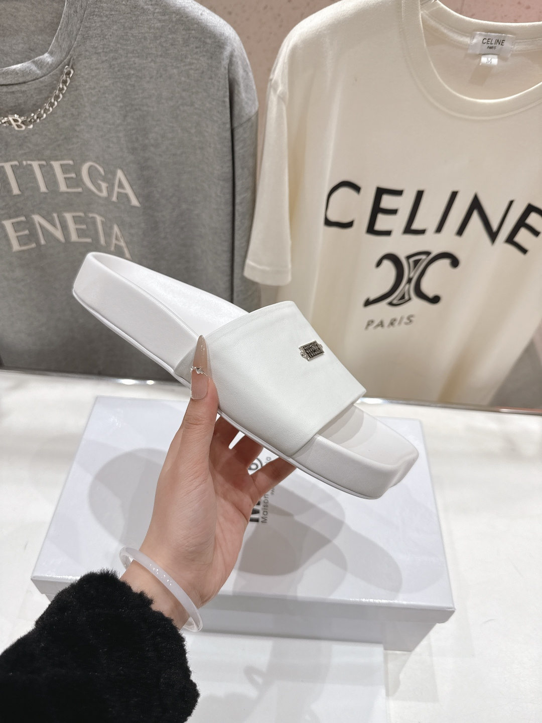 高版本出厂 Maison Marginal* MM6马吉拉26夏日新款平底沙滩拖鞋极简的设计风格 饰有品