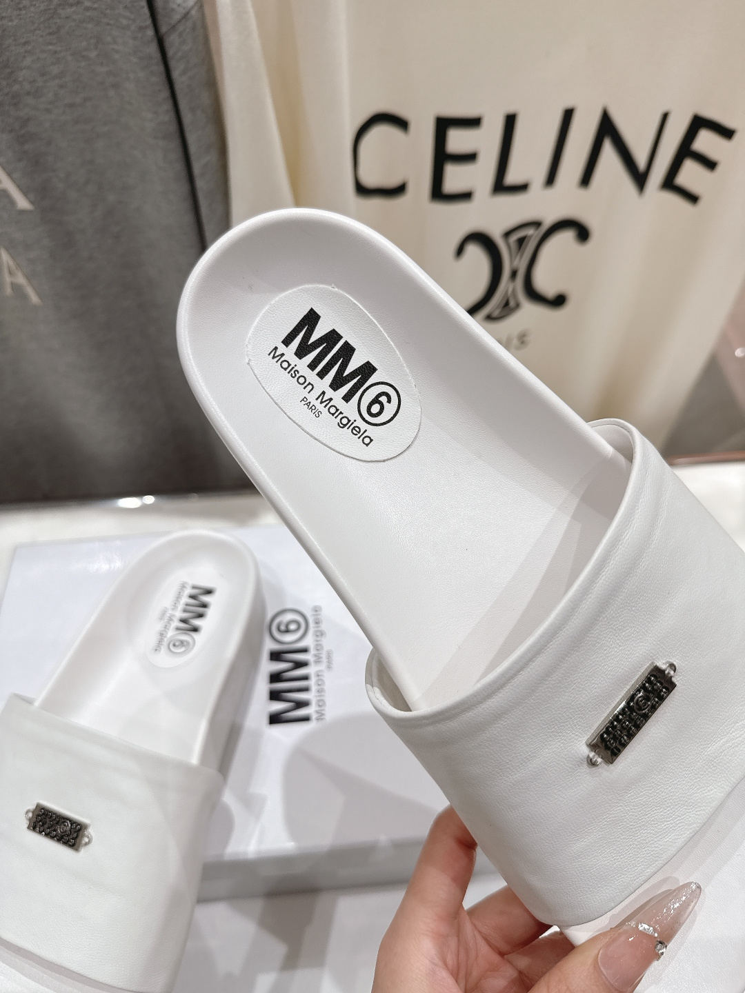 高版本出厂 Maison Marginal* MM6马吉拉26夏日新款平底沙滩拖鞋极简的设计风格 饰有品