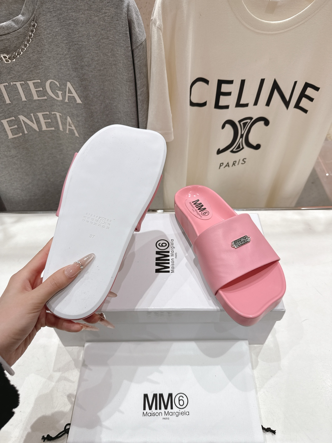 高版本出厂 Maison Marginal* MM6马吉拉26夏日新款平底沙滩拖鞋极简的设计风格 饰有品