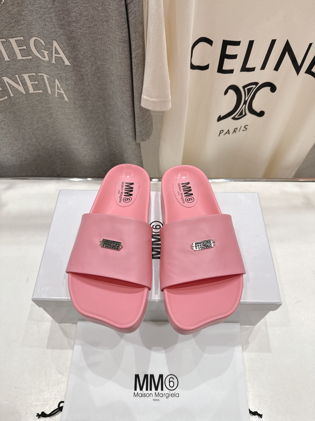 高版本出厂 Maison Marginal* MM6马吉拉26夏日新款平底沙滩拖鞋极简的设计风格 饰有品