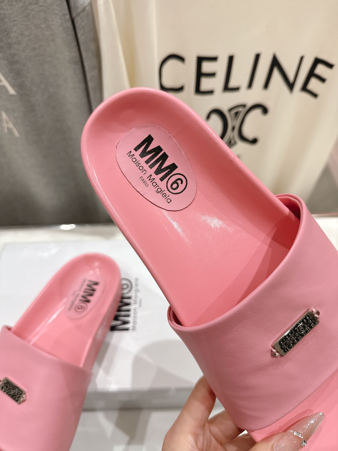 高版本出厂 Maison Marginal* MM6马吉拉26夏日新款平底沙滩拖鞋极简的设计风格 饰有品