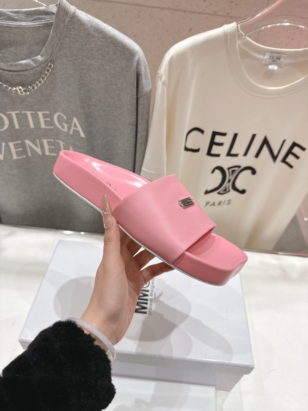 高版本出厂 Maison Marginal* MM6马吉拉26夏日新款平底沙滩拖鞋极简的设计风格 饰有品