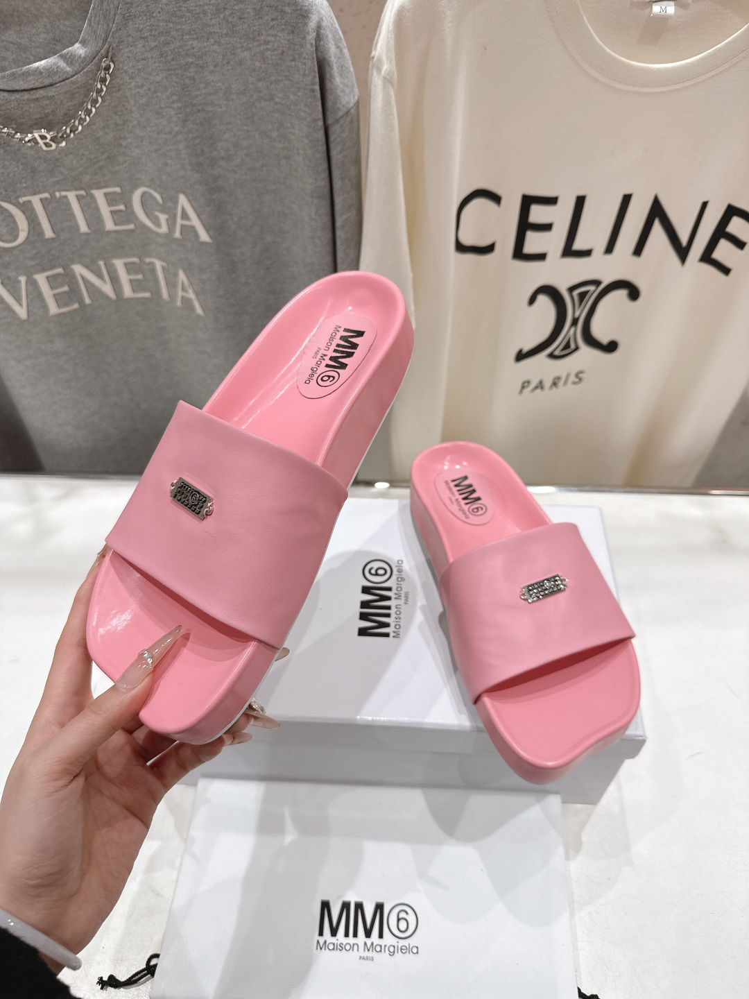 高版本出厂 Maison Marginal* MM6马吉拉26夏日新款平底沙滩拖鞋极简的设计风格 饰有品