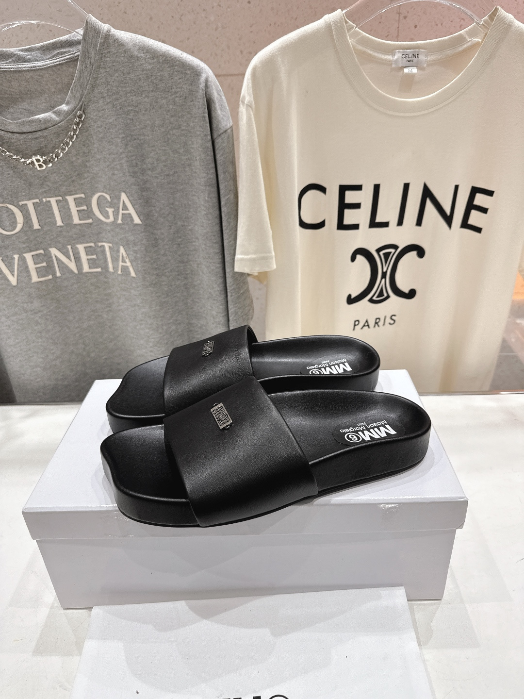 高版本出厂 Maison Marginal* MM6马吉拉26夏日新款平底沙滩拖鞋极简的设计风格 饰有品