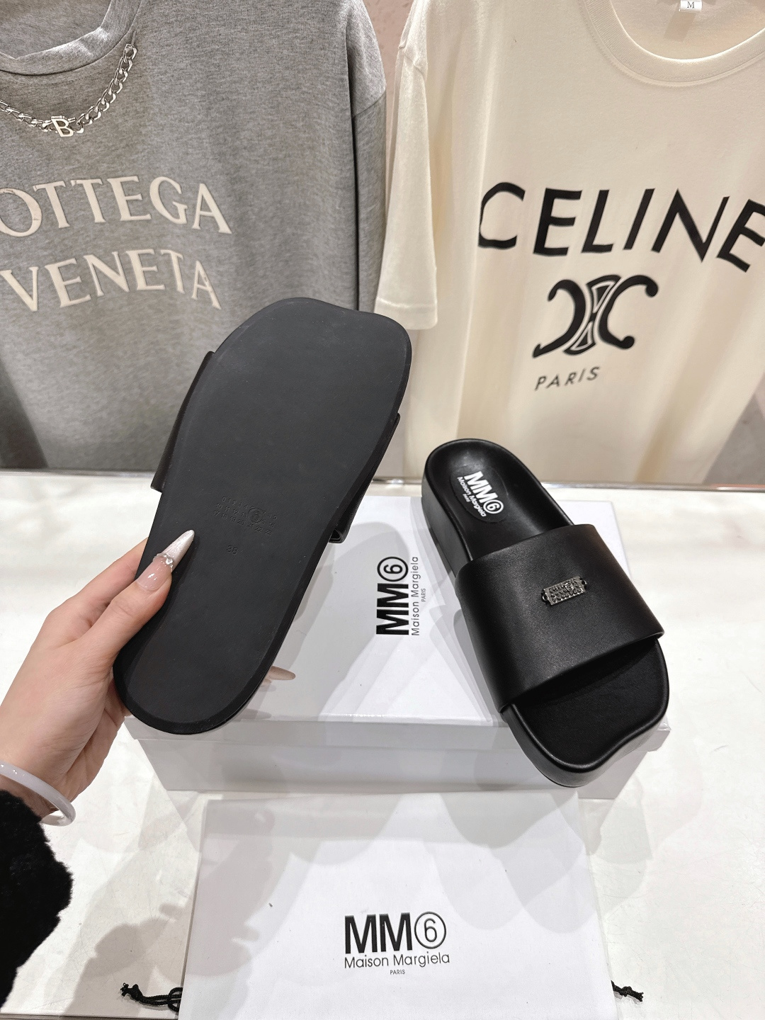 高版本出厂 Maison Marginal* MM6马吉拉26夏日新款平底沙滩拖鞋极简的设计风格 饰有品