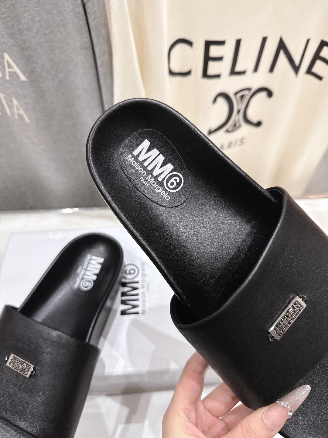 高版本出厂 Maison Marginal* MM6马吉拉26夏日新款平底沙滩拖鞋极简的设计风格 饰有品