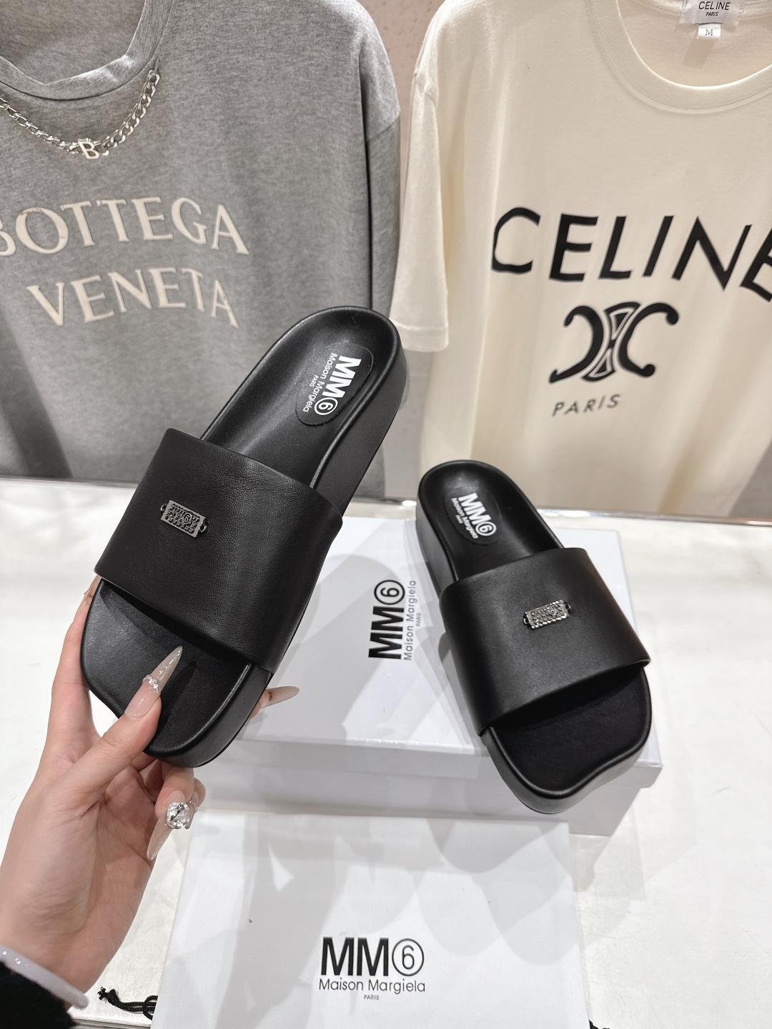 高版本出厂 Maison Marginal* MM6马吉拉26夏日新款平底沙滩拖鞋极简的设计风格 饰有品