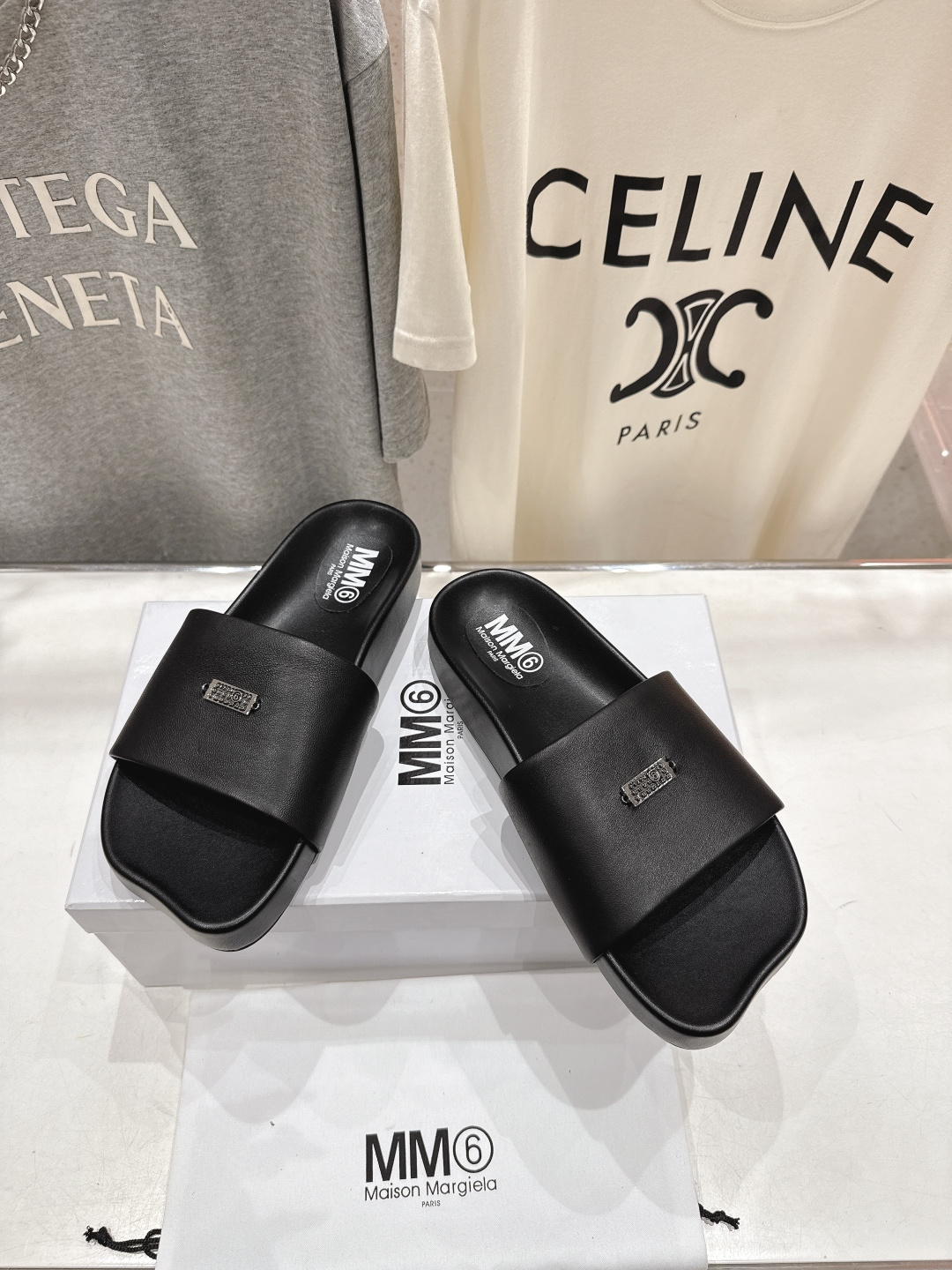 高版本出厂 Maison Marginal* MM6马吉拉26夏日新款平底沙滩拖鞋极简的设计风格 饰有品