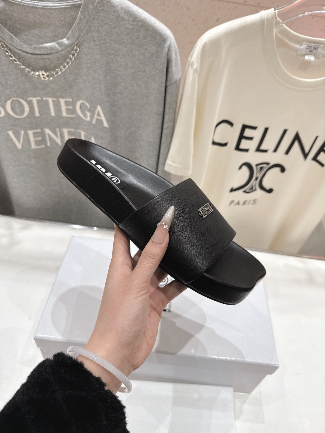 高版本出厂 Maison Marginal* MM6马吉拉26夏日新款平底沙滩拖鞋极简的设计风格 饰有品