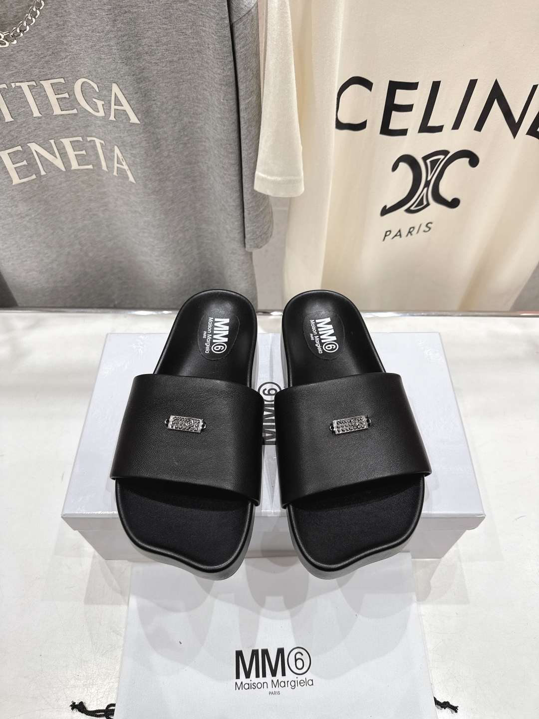 高版本出厂 Maison Marginal* MM6马吉拉26夏日新款平底沙滩拖鞋极简的设计风格 饰有品