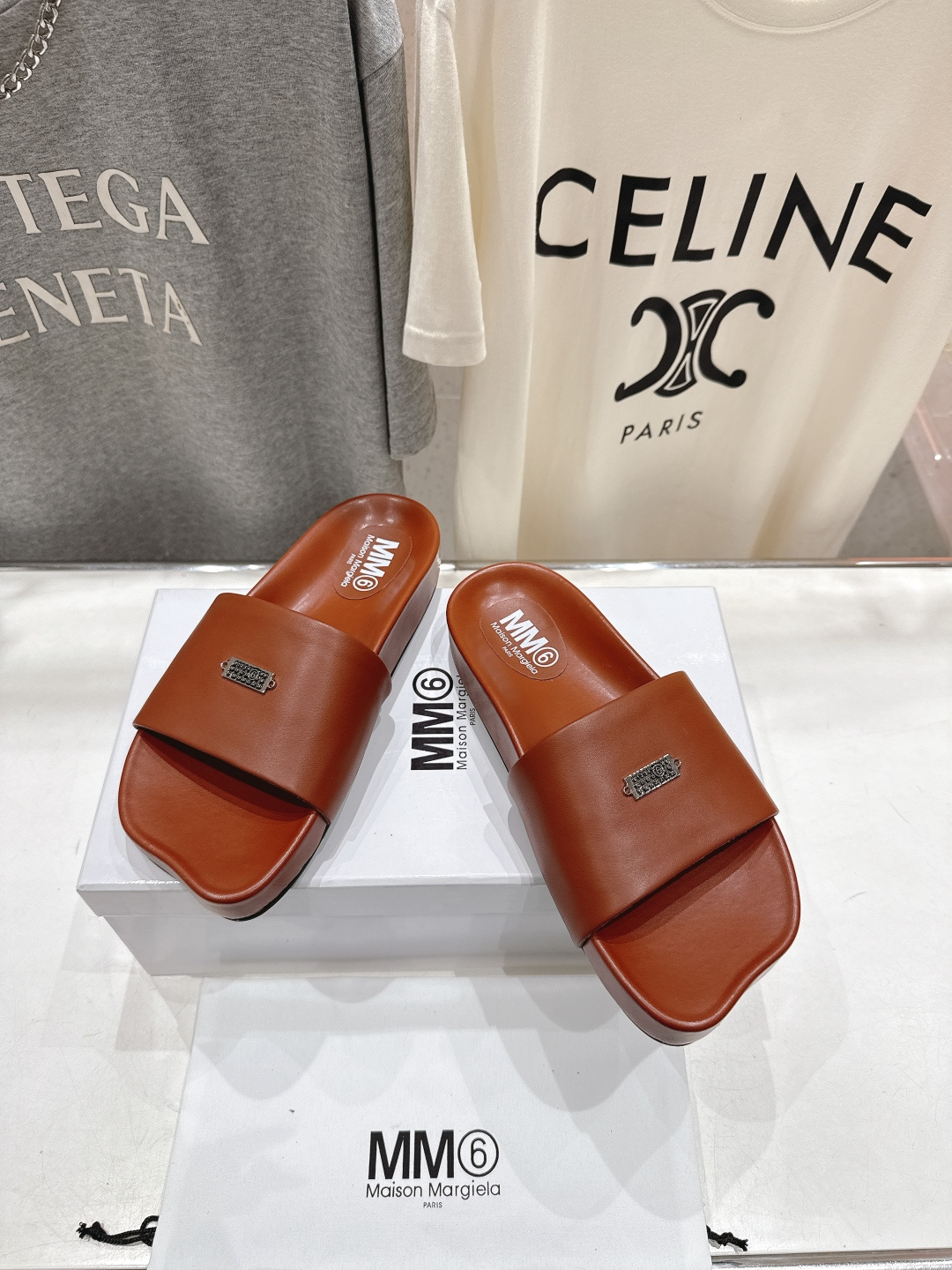 高版本出厂 Maison Marginal* MM6马吉拉26夏日新款平底沙滩拖鞋极简的设计风格 饰有品
