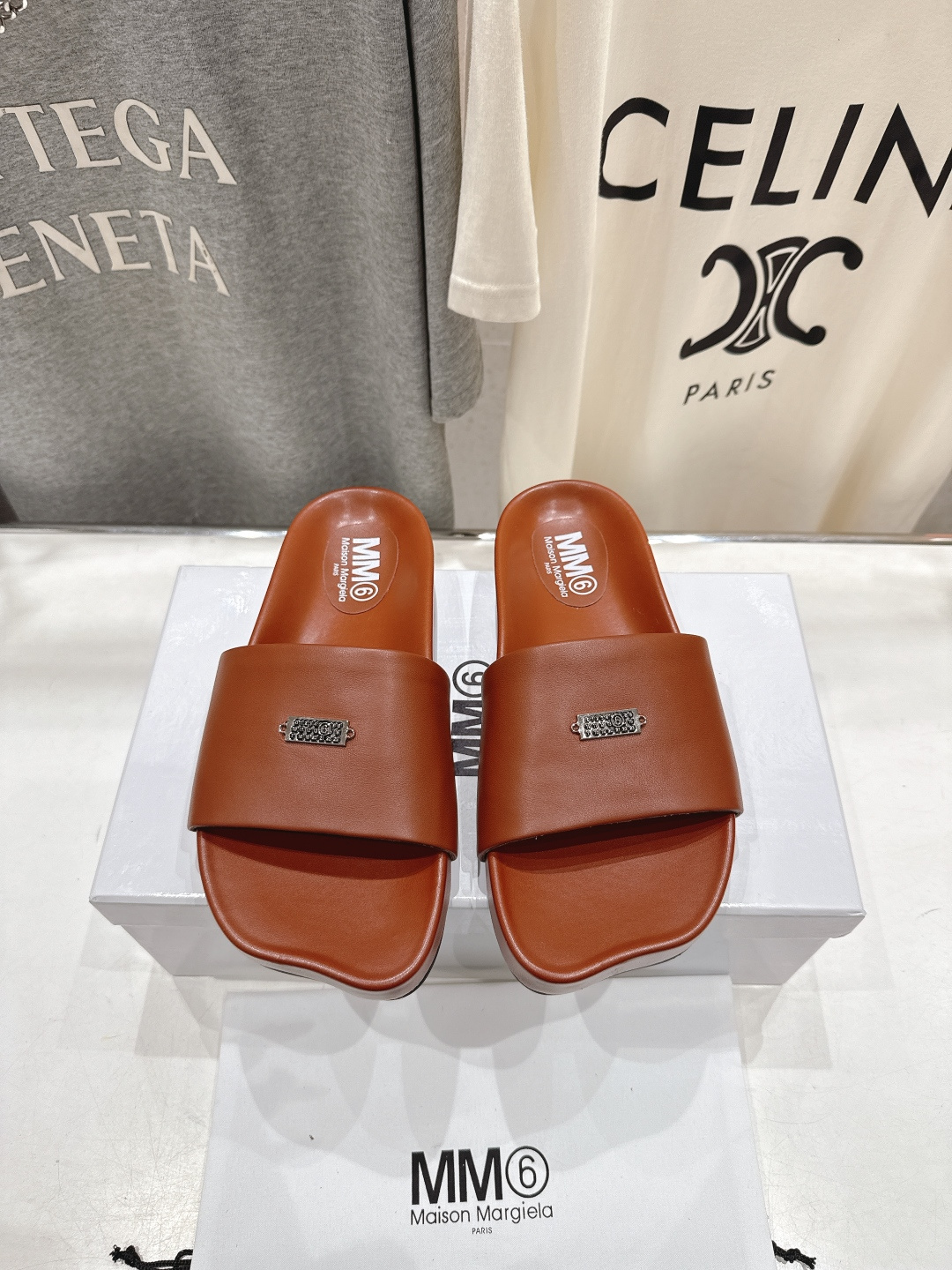 高版本出厂 Maison Marginal* MM6马吉拉26夏日新款平底沙滩拖鞋极简的设计风格 饰有品