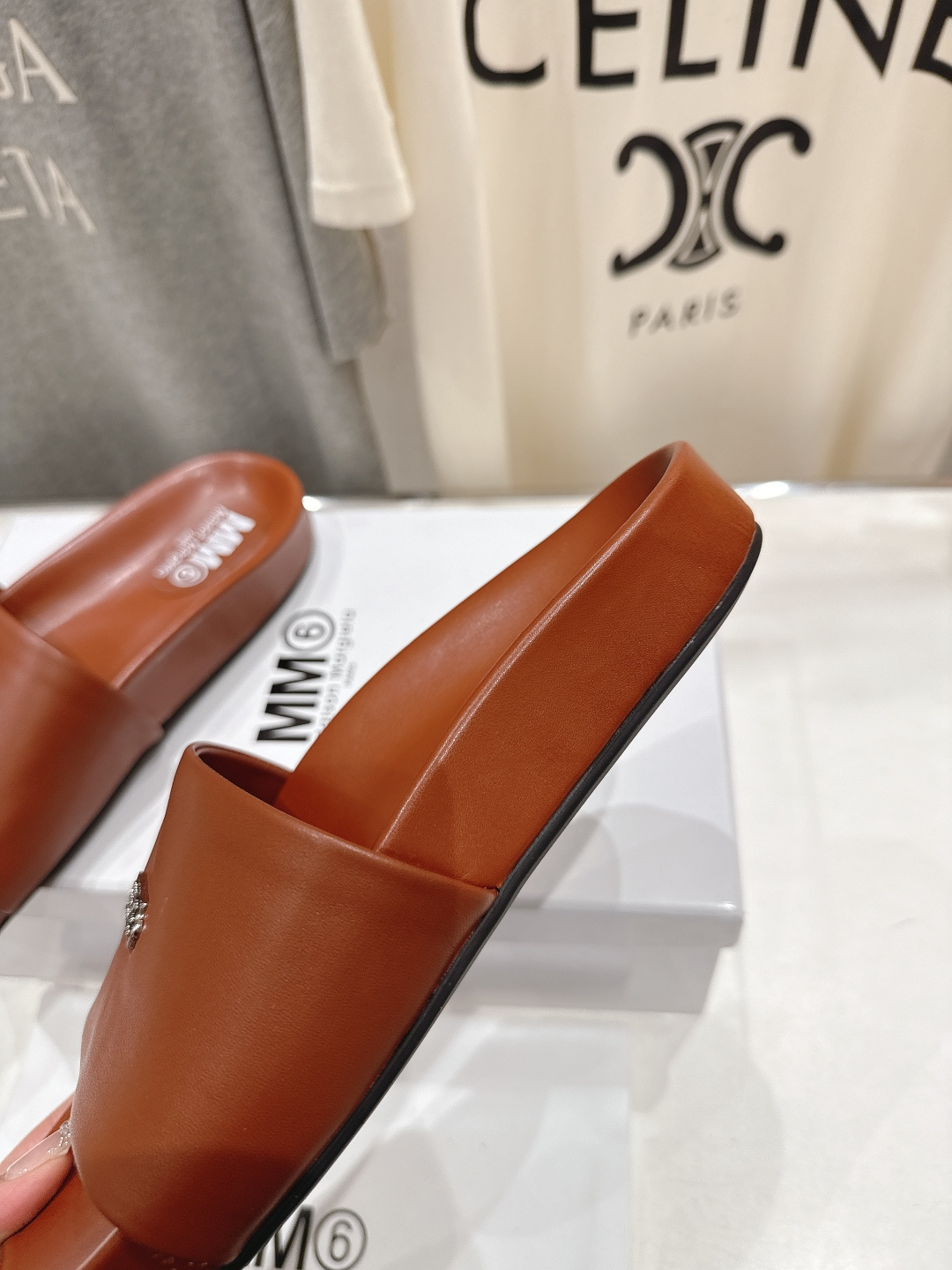 高版本出厂 Maison Marginal* MM6马吉拉26夏日新款平底沙滩拖鞋极简的设计风格 饰有品