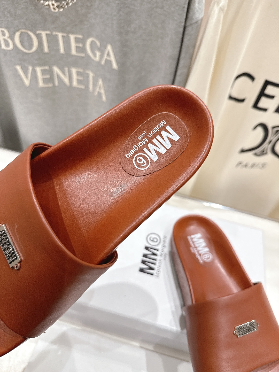 高版本出厂 Maison Marginal* MM6马吉拉26夏日新款平底沙滩拖鞋极简的设计风格 饰有品