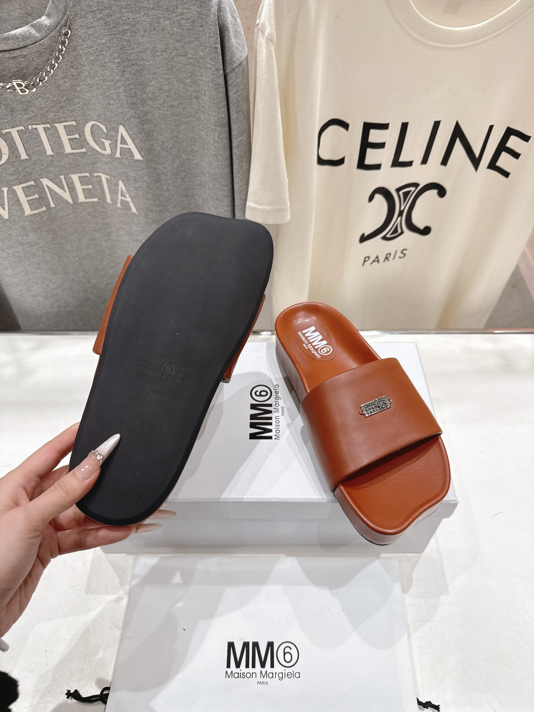 高版本出厂 Maison Marginal* MM6马吉拉26夏日新款平底沙滩拖鞋极简的设计风格 饰有品