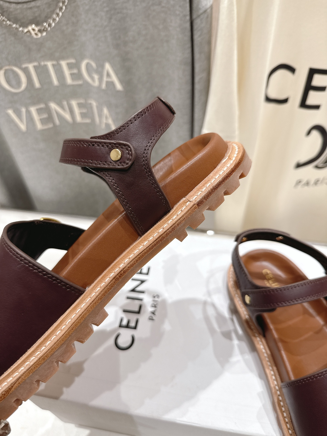 高版本出厂 Celine/赛琳F035 2026ss夏季最新塞林时尚复古风罗马平底凉鞋New Celin