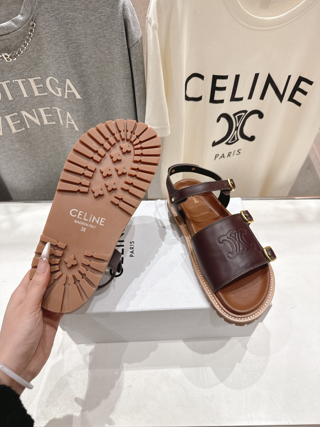 高版本出厂 Celine/赛琳F035 2026ss夏季最新塞林时尚复古风罗马平底凉鞋New Celin