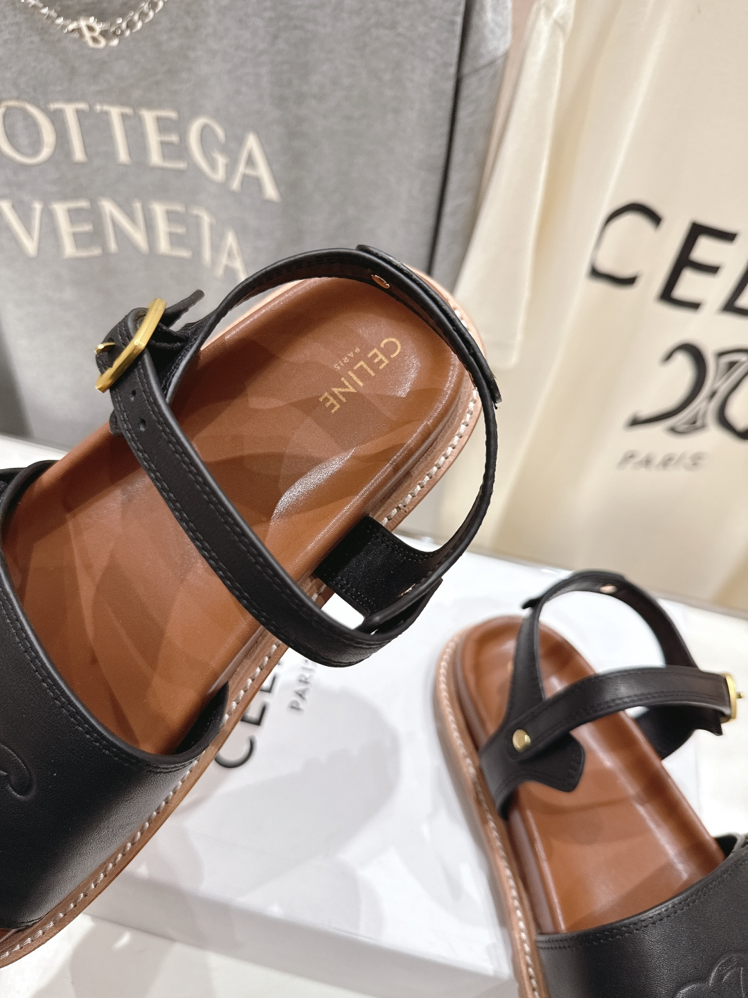 高版本出厂 Celine/赛琳F035 2026ss夏季最新塞林时尚复古风罗马平底凉鞋New Celin