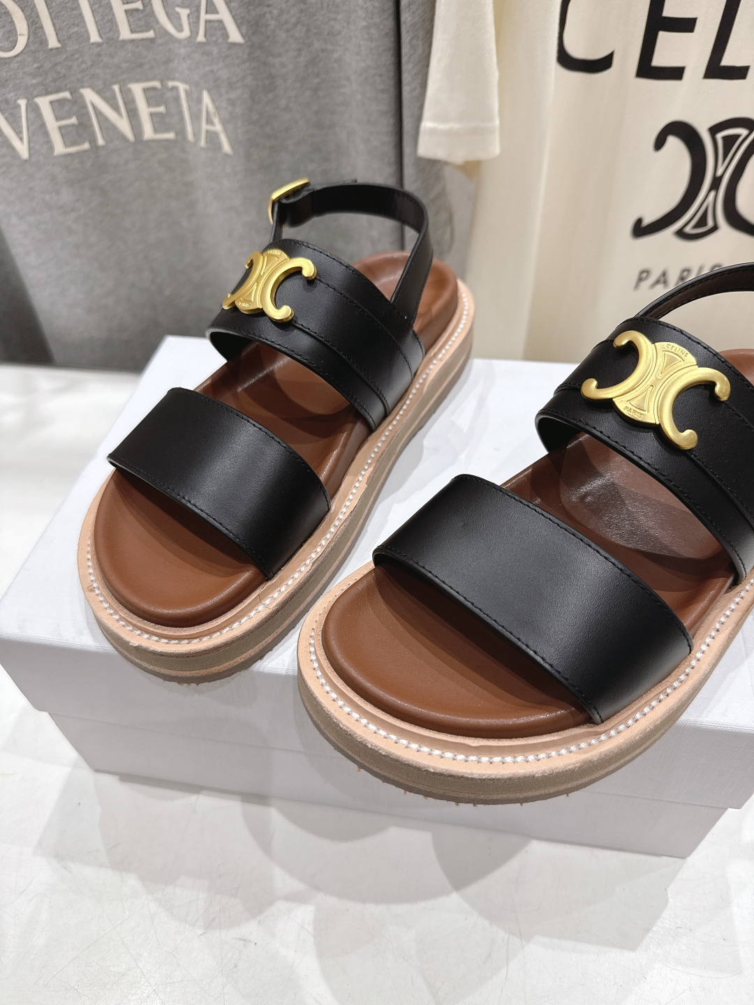 高版本出厂 Celine/赛琳F035 2026ss夏季最新塞林时尚复古风罗马平底凉鞋New Celin