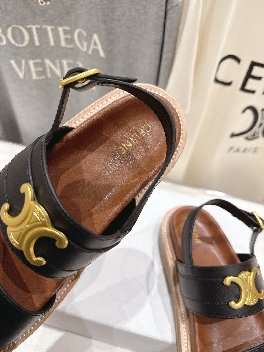 高版本出厂 Celine/赛琳F035 2026ss夏季最新塞林时尚复古风罗马平底凉鞋New Celin