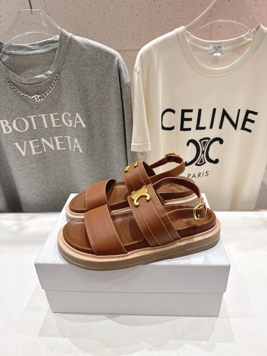 高版本出厂 Celine/赛琳F035 2026ss夏季最新塞林时尚复古风罗马平底凉鞋New Celin