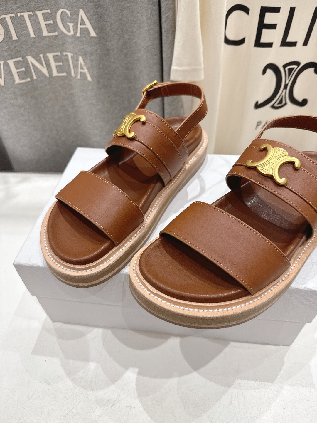 高版本出厂 Celine/赛琳F035 2026ss夏季最新塞林时尚复古风罗马平底凉鞋New Celin