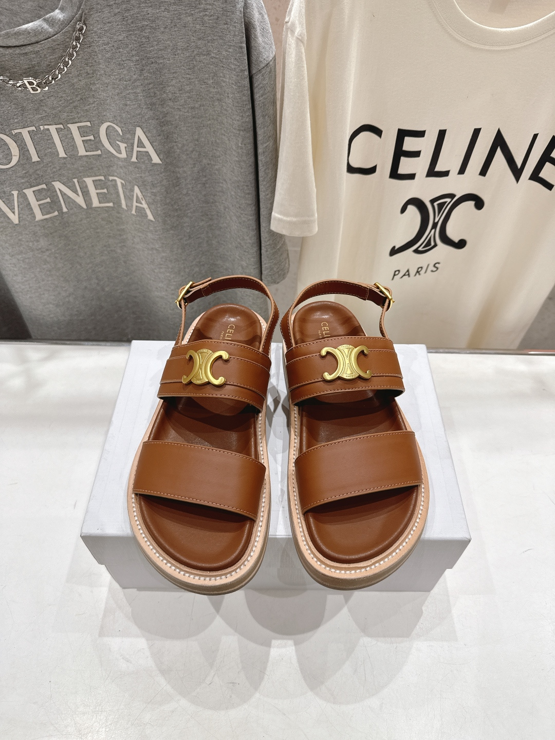 高版本出厂 Celine/赛琳F035 2026ss夏季最新塞林时尚复古风罗马平底凉鞋New Celin