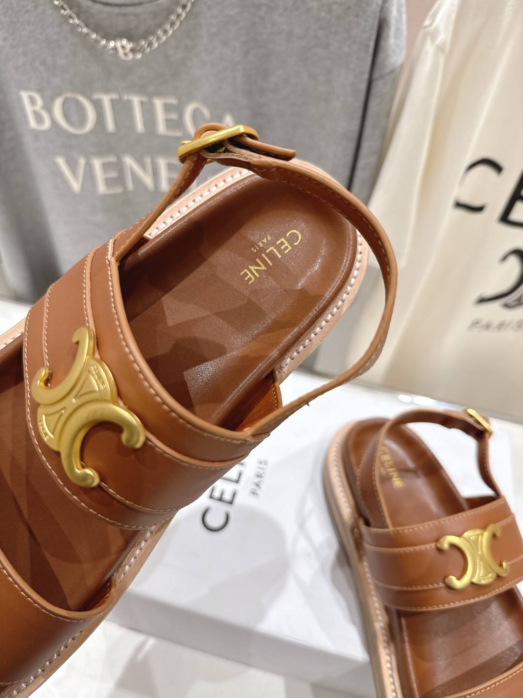 高版本出厂 Celine/赛琳F035 2026ss夏季最新塞林时尚复古风罗马平底凉鞋New Celin