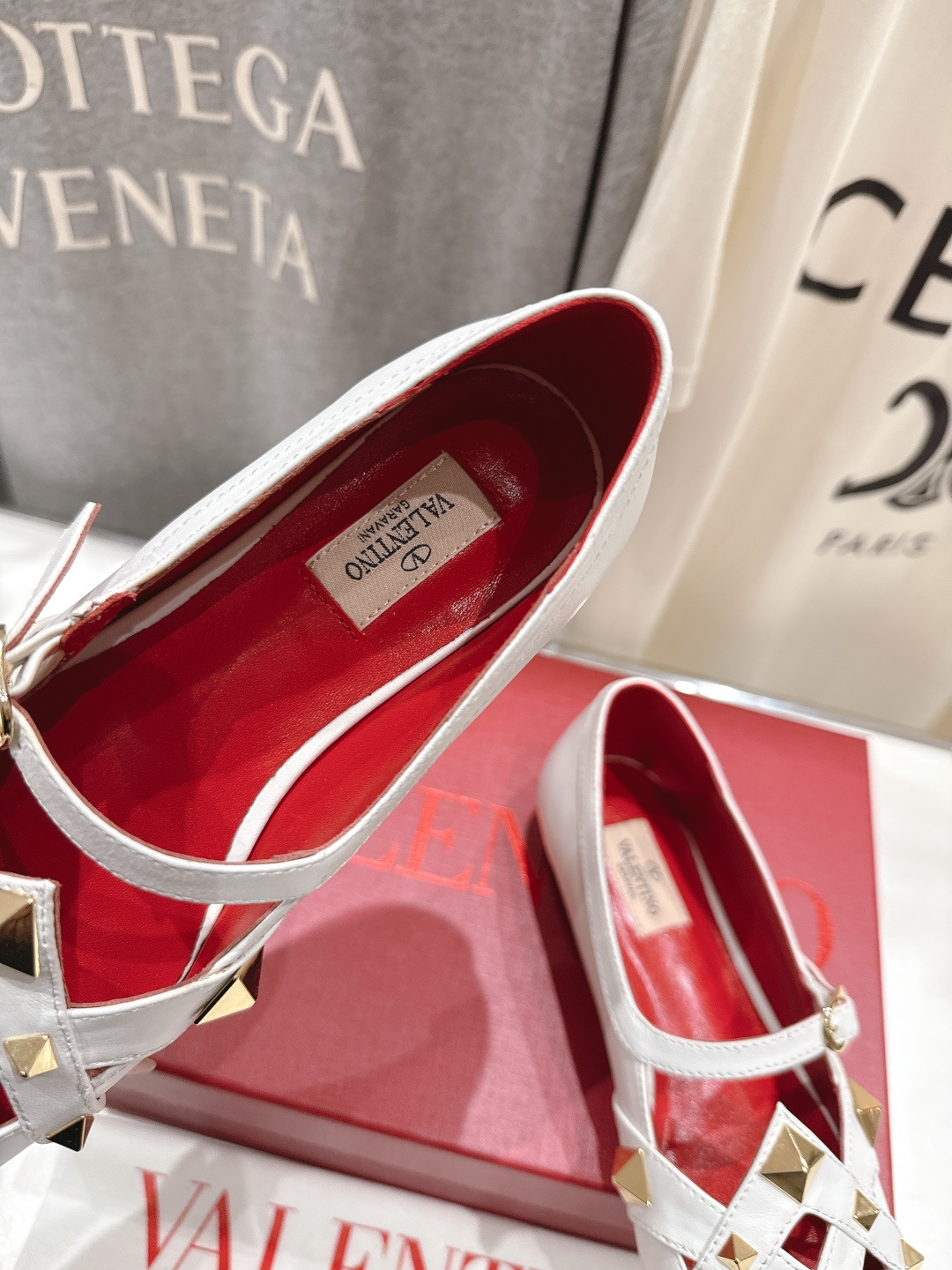 高版本出厂 ～New～顶级制作·Valentino·华伦天奴〰️2026ss官方最新玛丽珍平底鞋单鞋创新