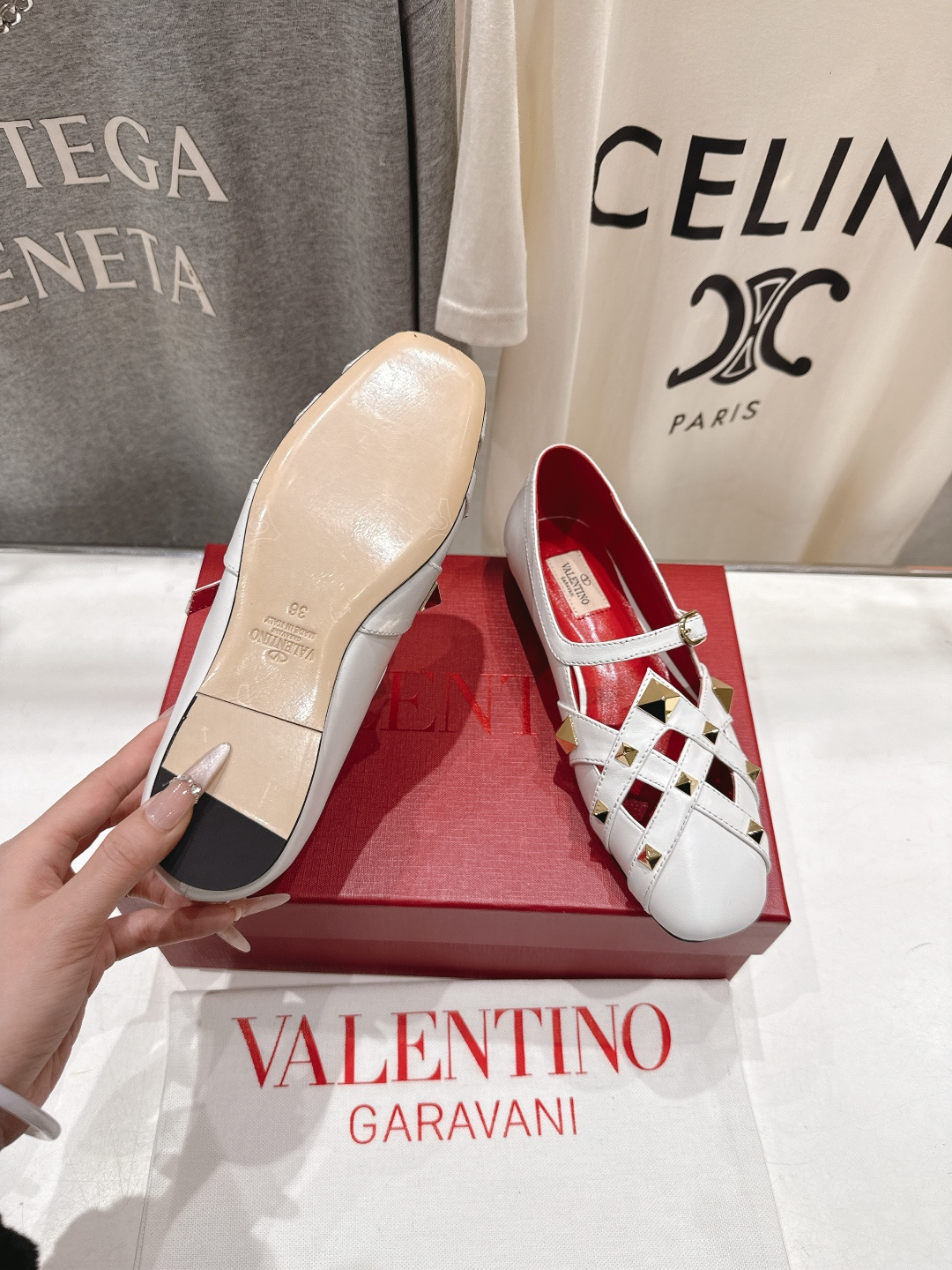 高版本出厂 ～New～顶级制作·Valentino·华伦天奴〰️2026ss官方最新玛丽珍平底鞋单鞋创新