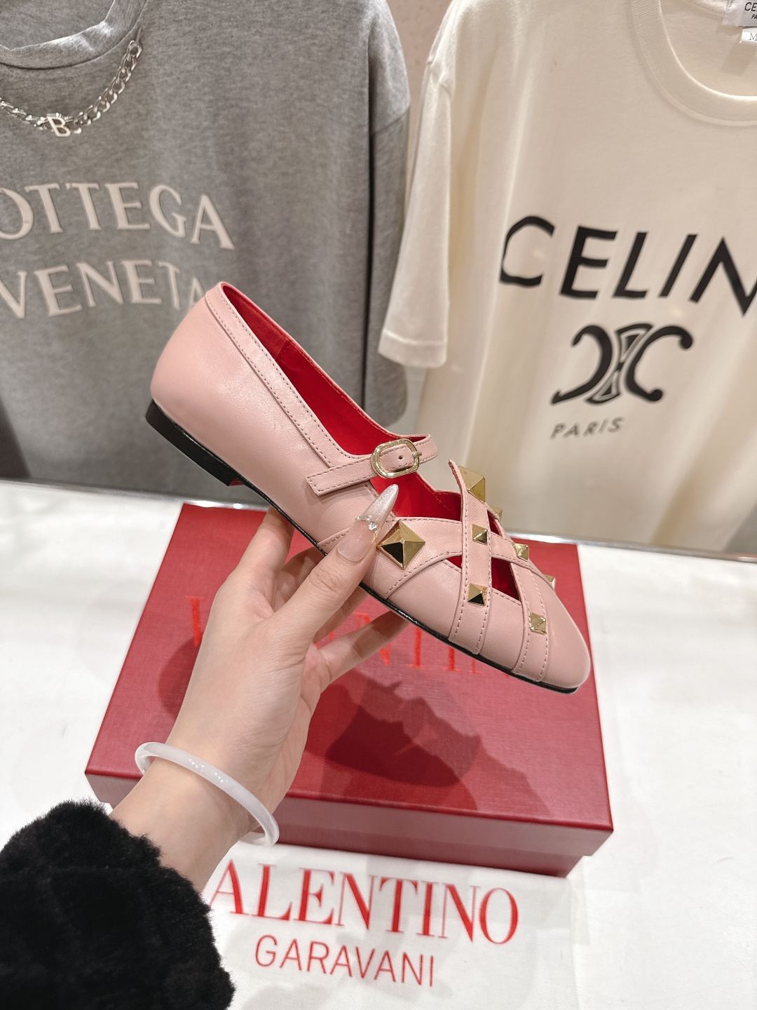 高版本出厂 ～New～顶级制作·Valentino·华伦天奴〰️2026ss官方最新玛丽珍平底鞋单鞋创新