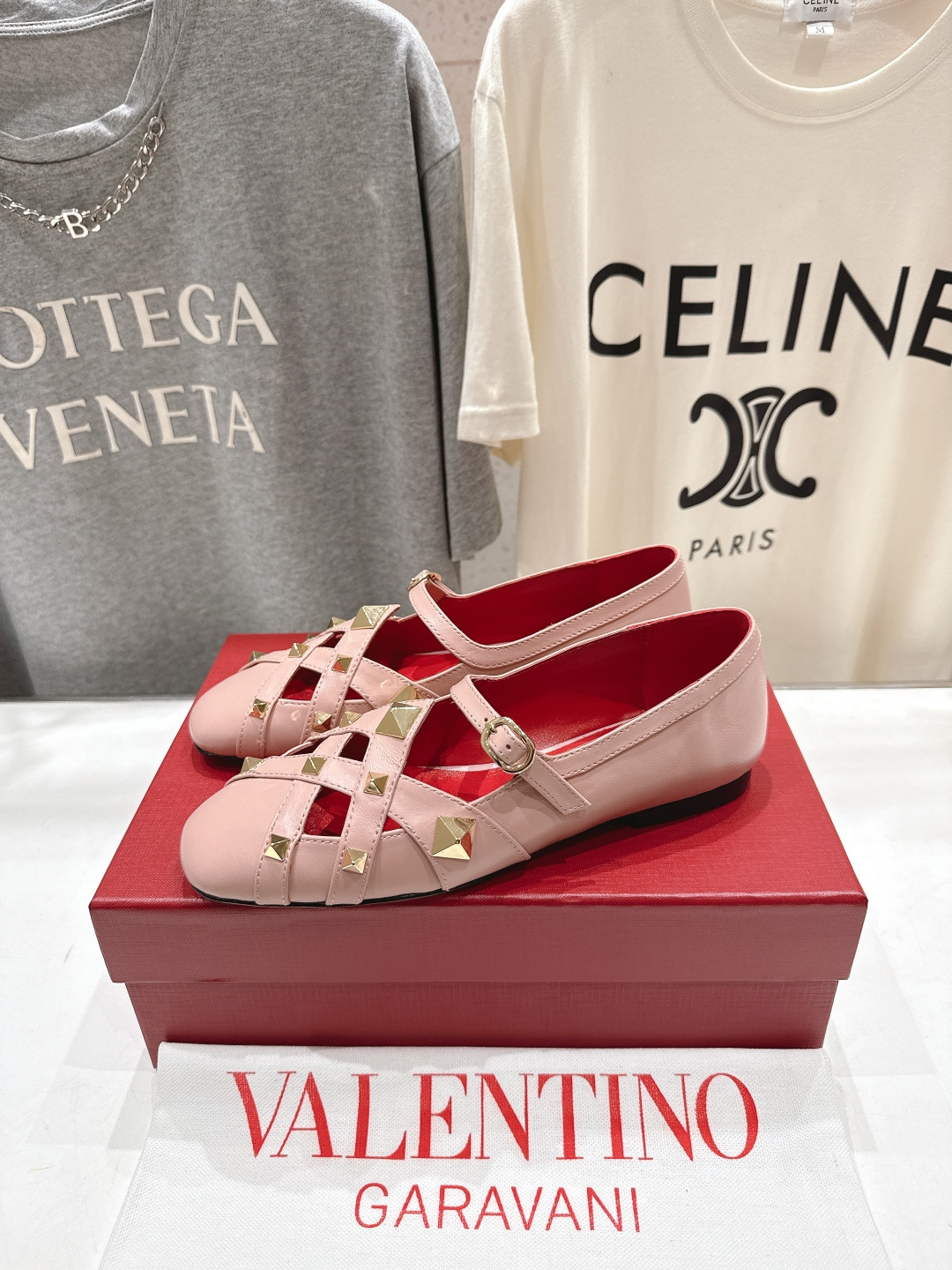 高版本出厂 ～New～顶级制作·Valentino·华伦天奴〰️2026ss官方最新玛丽珍平底鞋单鞋创新