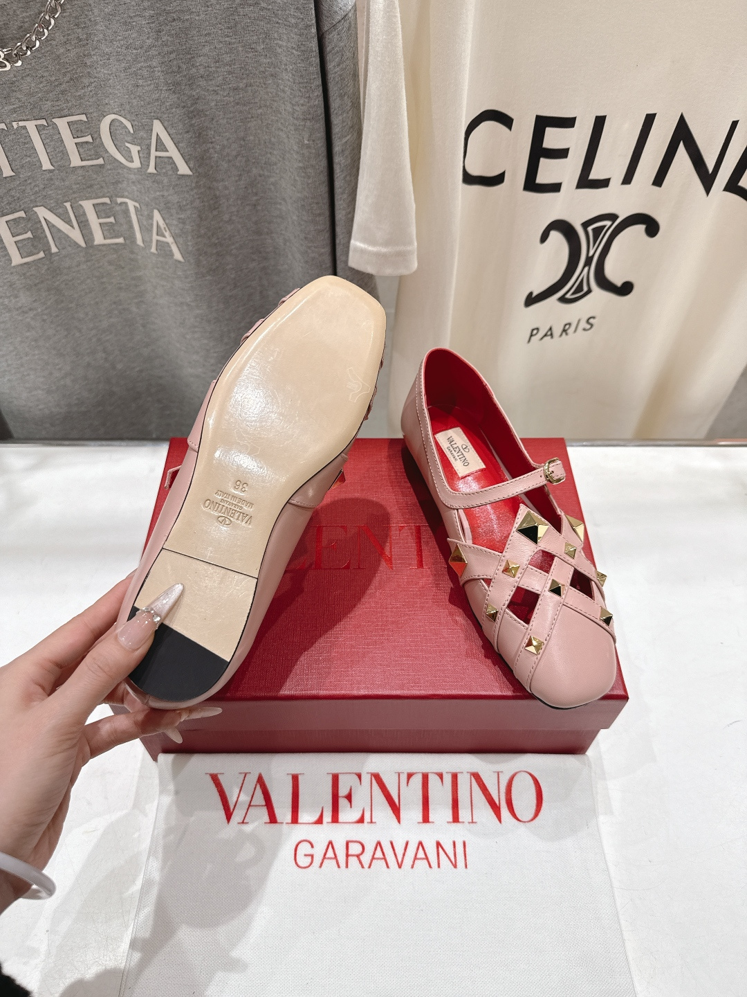 高版本出厂 ～New～顶级制作·Valentino·华伦天奴〰️2026ss官方最新玛丽珍平底鞋单鞋创新