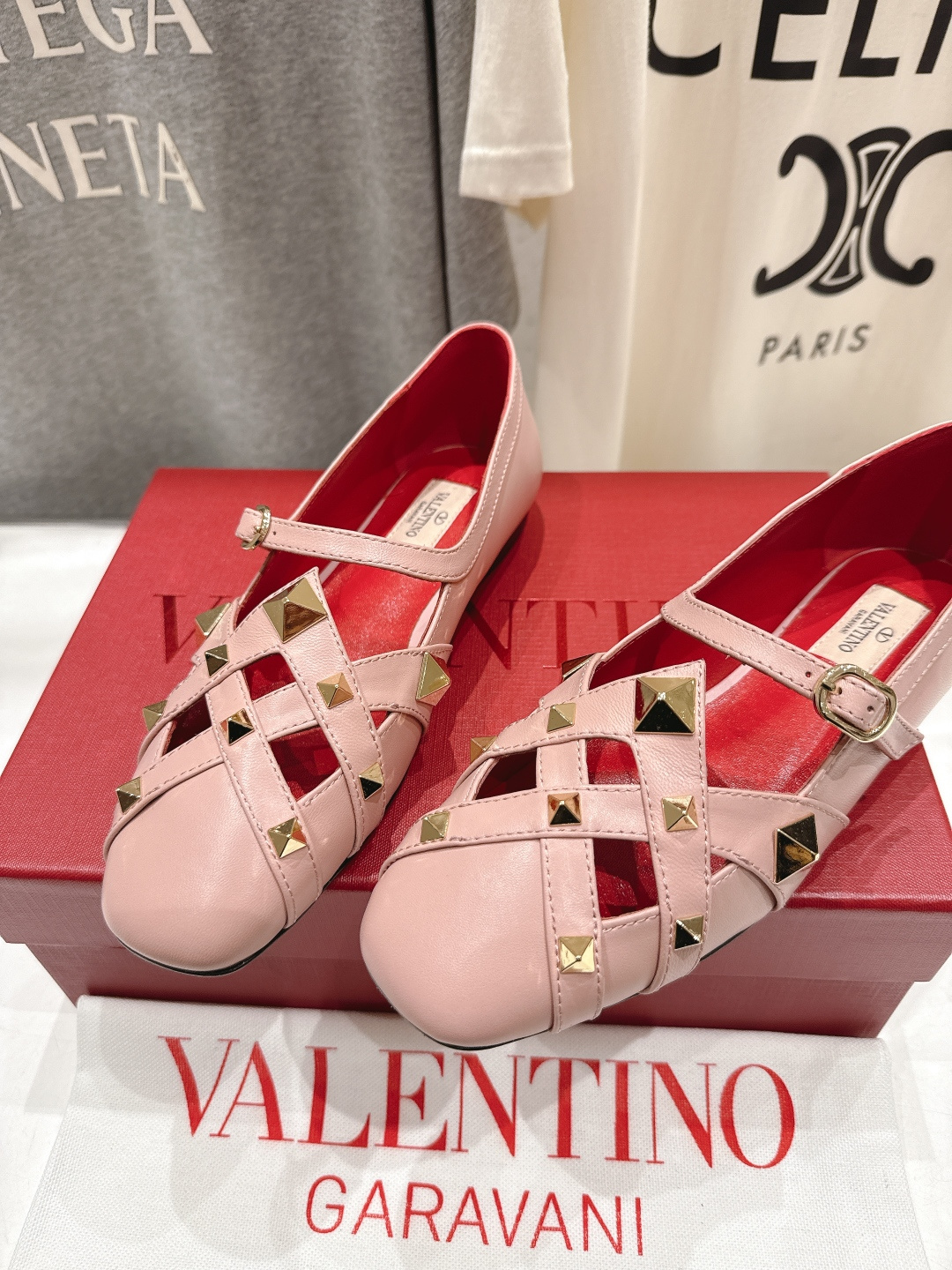 高版本出厂 ～New～顶级制作·Valentino·华伦天奴〰️2026ss官方最新玛丽珍平底鞋单鞋创新