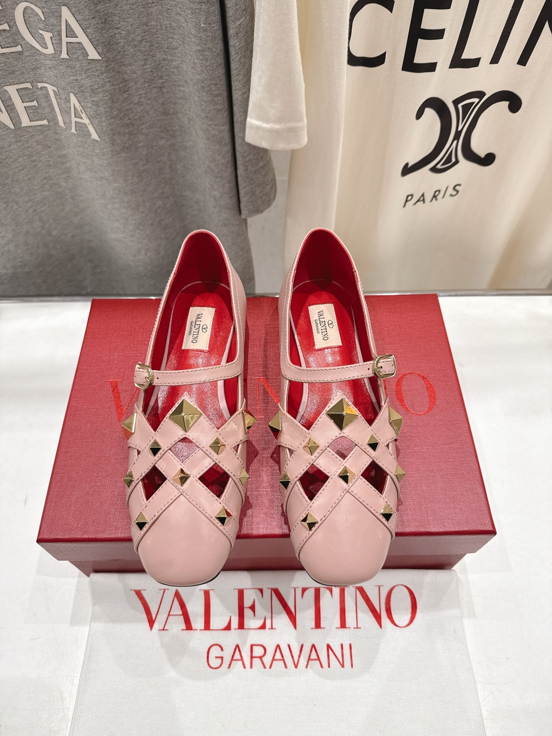 高版本出厂 ～New～顶级制作·Valentino·华伦天奴〰️2026ss官方最新玛丽珍平底鞋单鞋创新