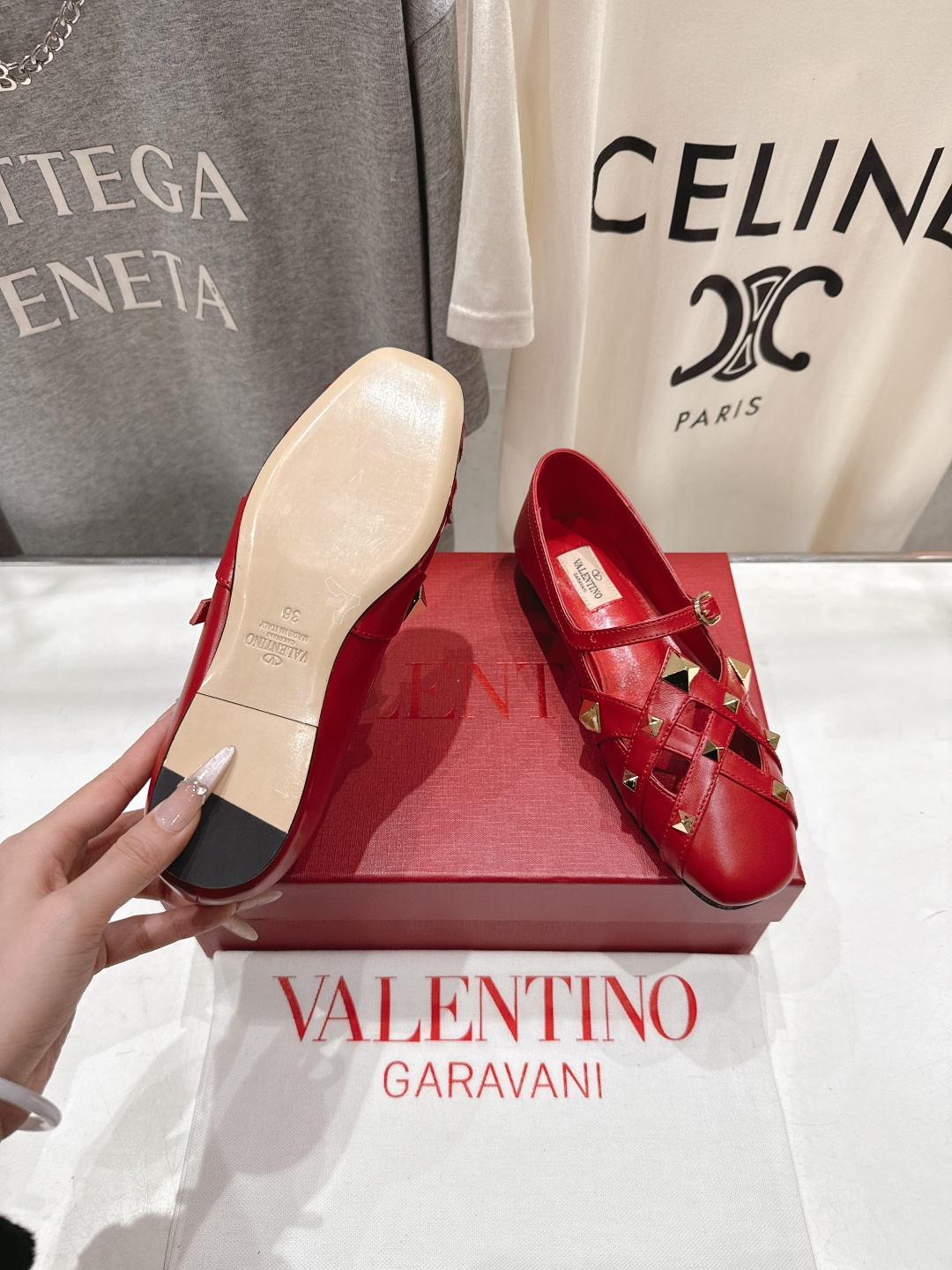 高版本出厂 ～New～顶级制作·Valentino·华伦天奴〰️2026ss官方最新玛丽珍平底鞋单鞋创新