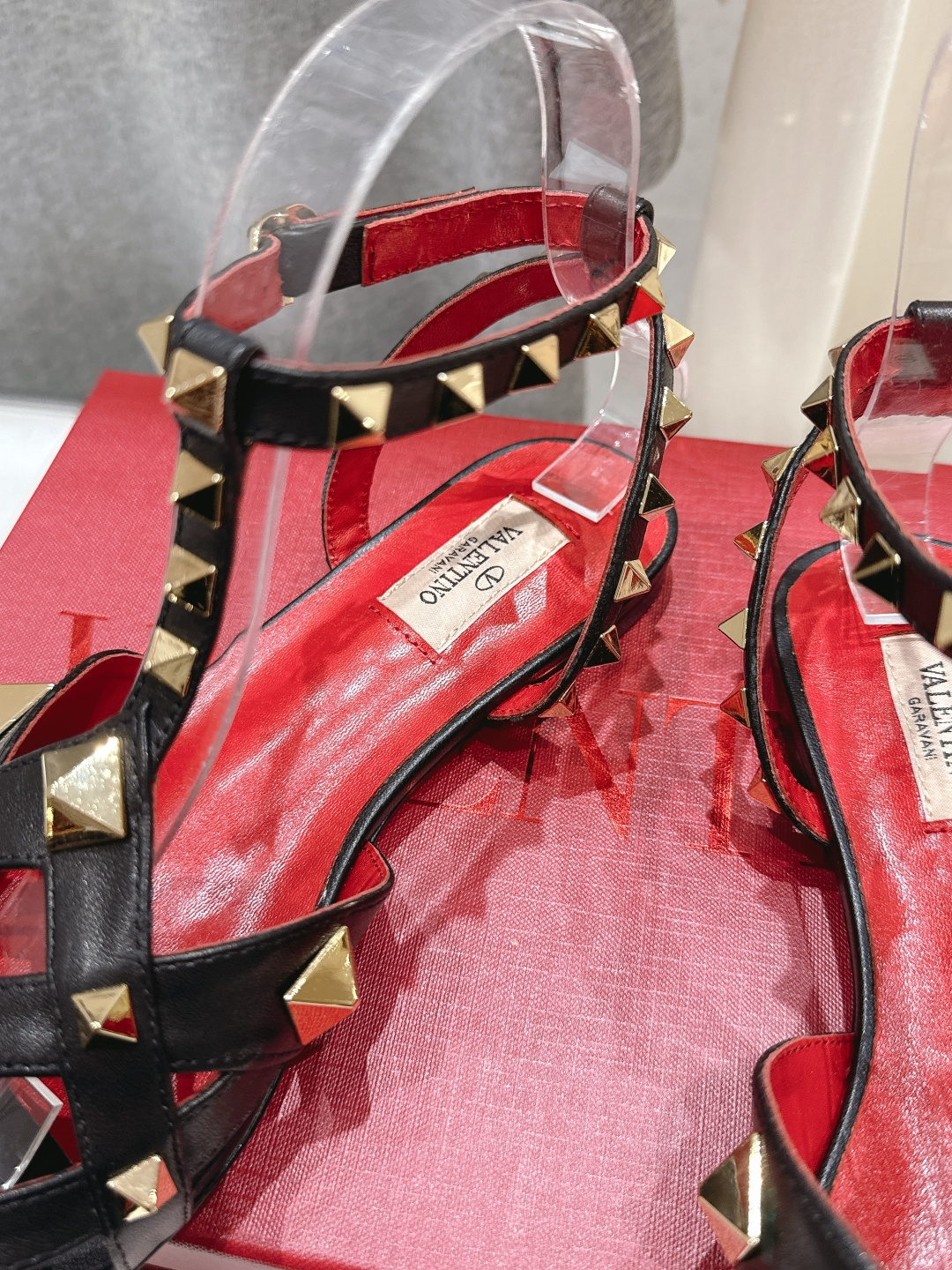 高版本出厂 ～New～顶级制作·Valentino·华伦天奴〰️2026ss官方最新玛丽珍平底鞋单鞋凉鞋